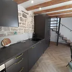 Апартаменты Old House In Kastel Kambelovac Каштела