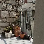 Old House In Kastel Kambelovac *