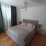 Old House In Kastel Kambelovac *