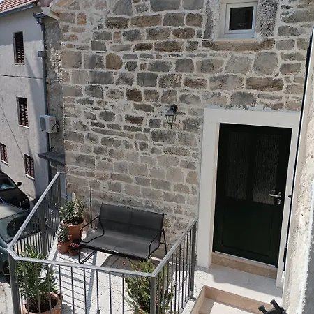 Апартаменты Old House In Kastel Kambelovac *